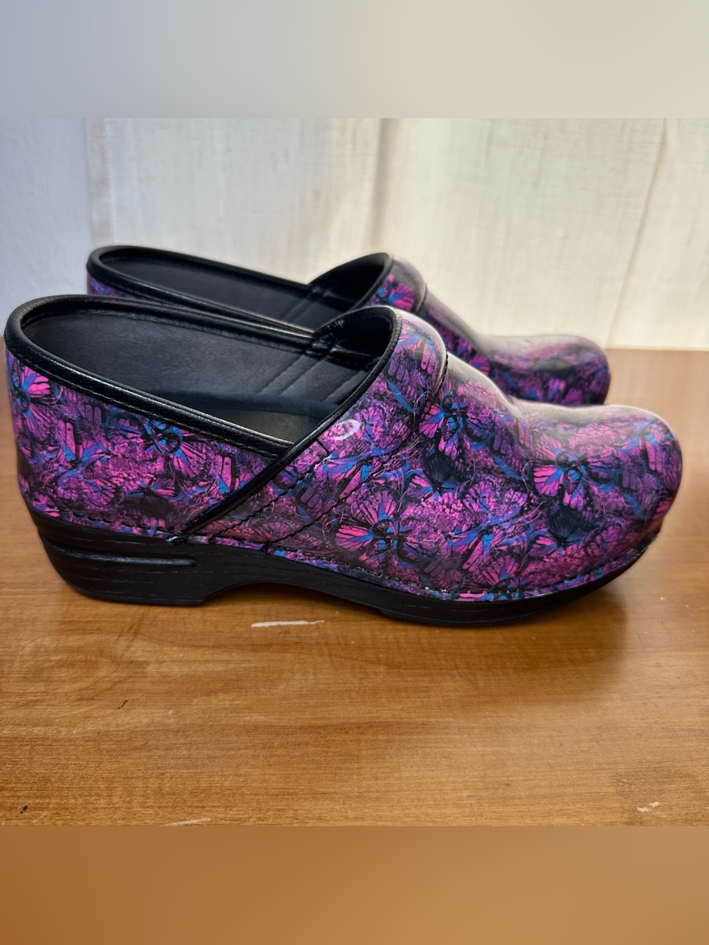 Dansko Professional XP Clogs Butterfly/Floral Patent Leather Size 38 (US 8) - Picture 5 of 12
